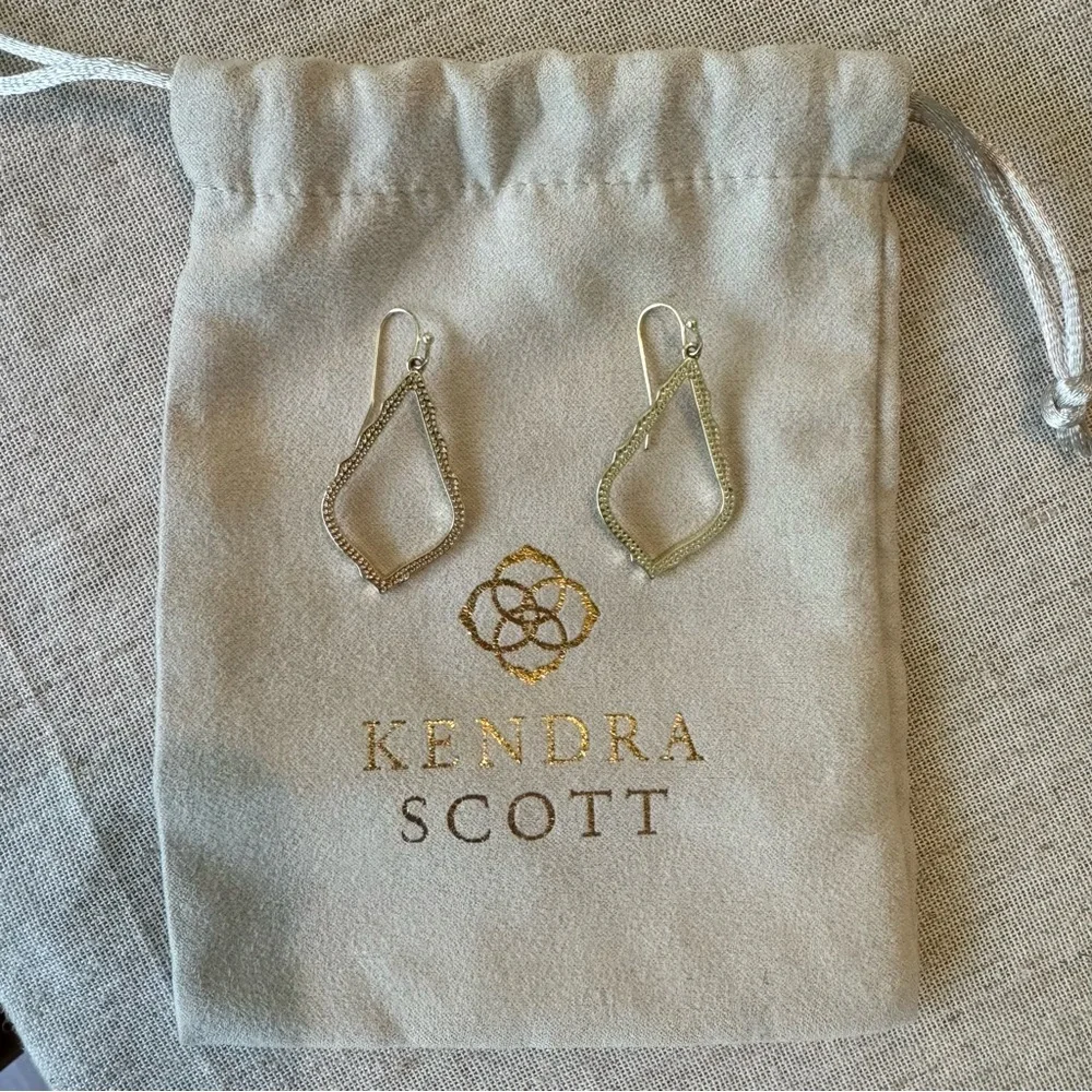 Kendra Scott Sophia Drop Earrings in Gold - Picture 3 of 5